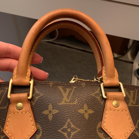 ❤️Authentic Luis Vuitton Alma PM❤️ - Picture 4 of 16